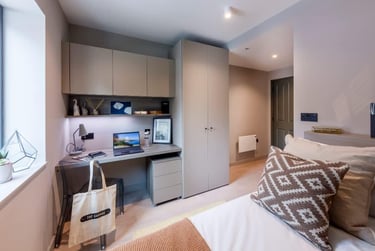 1 bed flat, Harvest Road, Englefield Green, Egham, TW200QR - Image 1